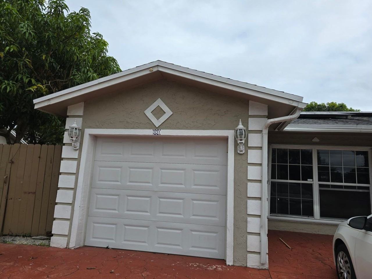 301 Nw 83rd Way - Photo 2 of 5