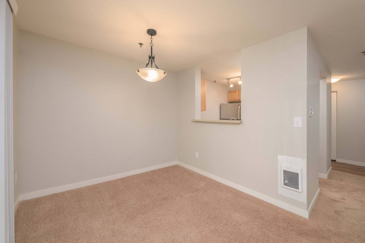 Peloton Apartments - Photo 5 of 33