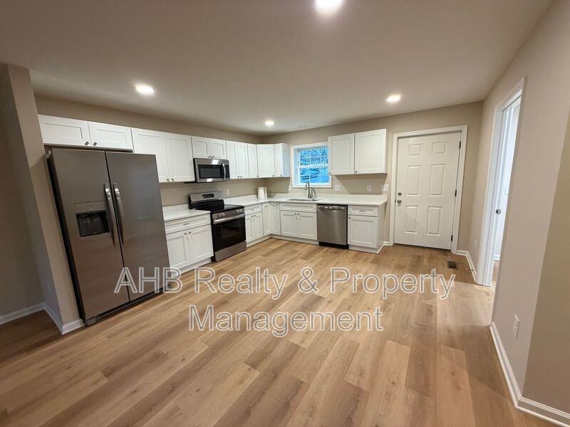 511 Maryland Ave - Photo 3 of 16