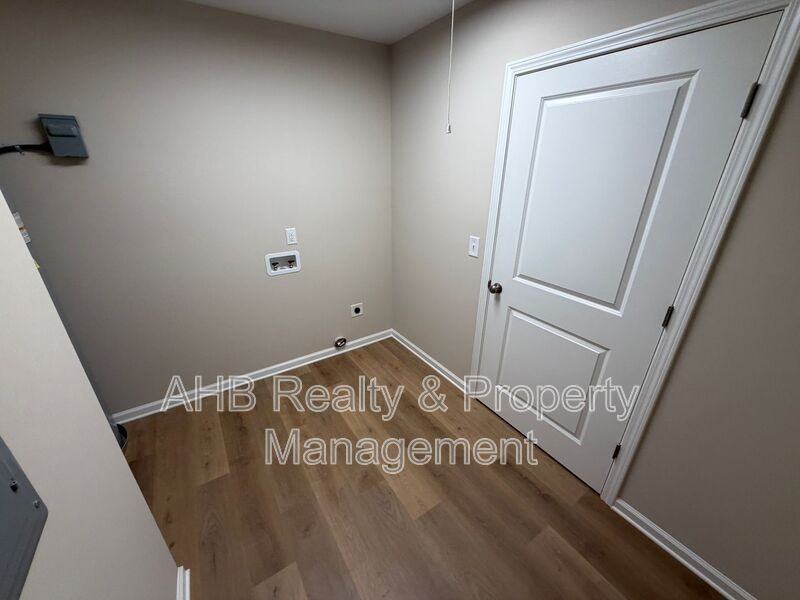 515 Maryland Ave - Photo 4 of 18