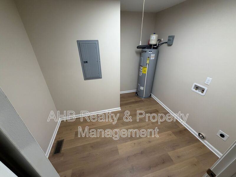 515 Maryland Ave - Photo 5 of 18