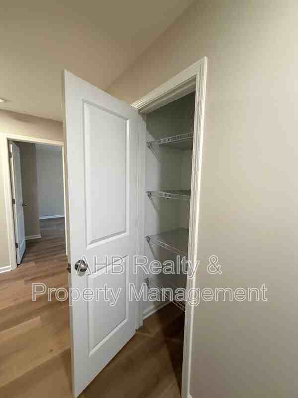 515 Maryland Ave - Photo 7 of 18