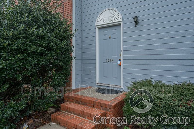 1934 Live Oak Trce - Photo 5 of 48