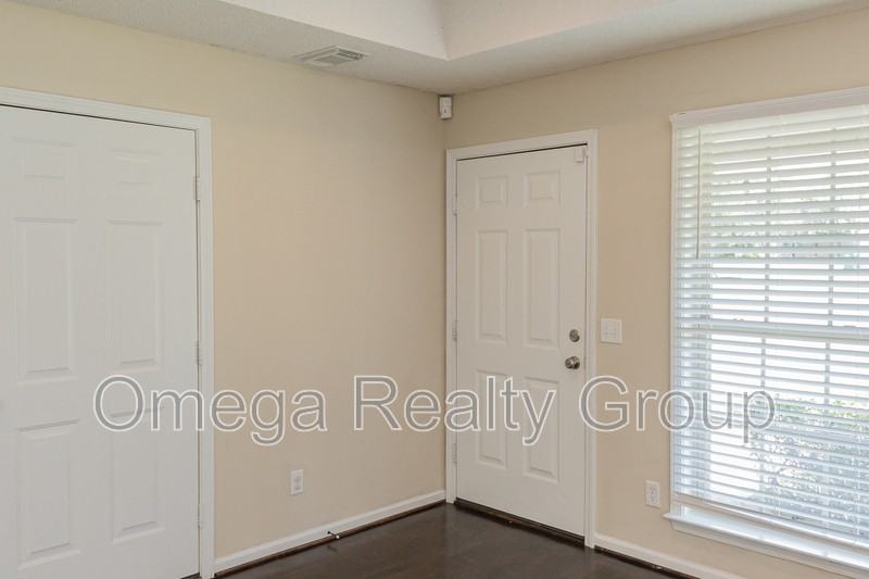 13865 Roanoke Dr - Photo 5 of 40