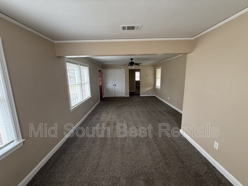 1445 Catherine St - Photo 3 of 16