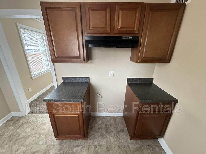 1445 Catherine St - Photo 7 of 16