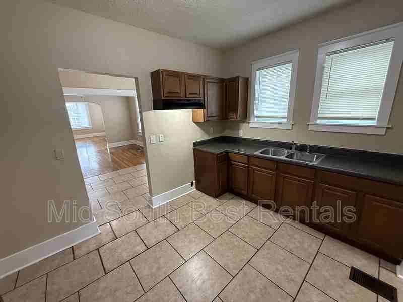 1930 Foster Ave - Photo 4 of 15