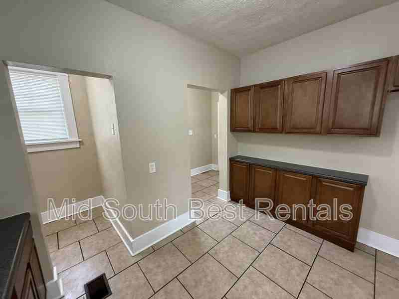 1930 Foster Ave - Photo 5 of 15