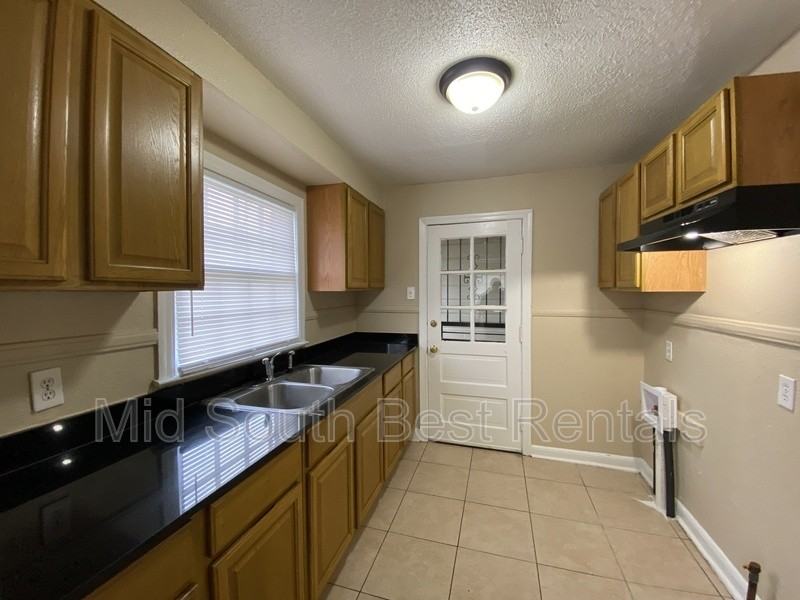 1026 Springdale St - Photo 3 of 15