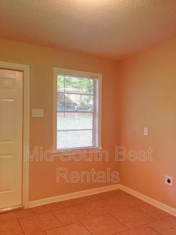 3941 Callahan Dr - Photo 3 of 8