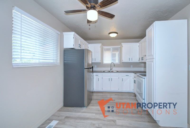 1914 Southeast #B - Photo 2 of 17