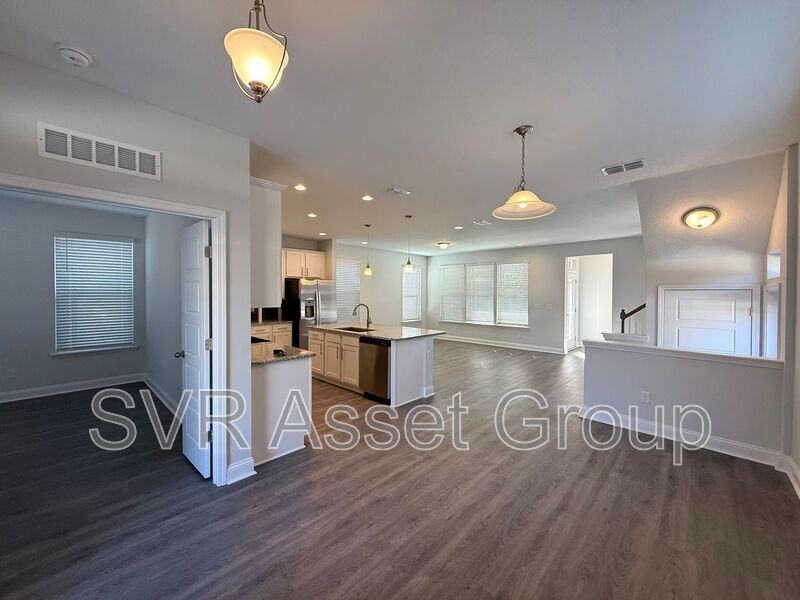 2970 College St - Photo 4 of 25