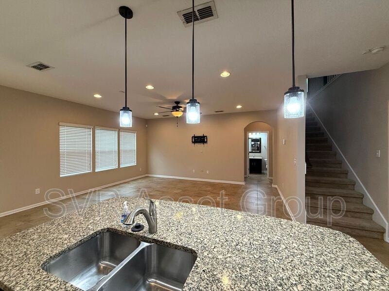 641 Glendale Ln - Photo 6 of 27