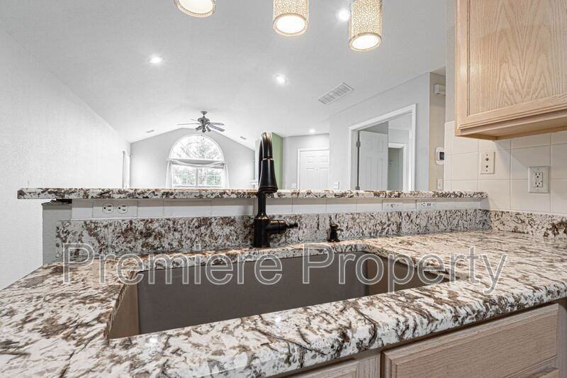 6102 Ne Kensington Dr - Photo 6 of 14