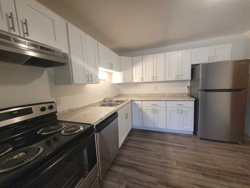 1303 Morris Ave - Photo 2 of 10