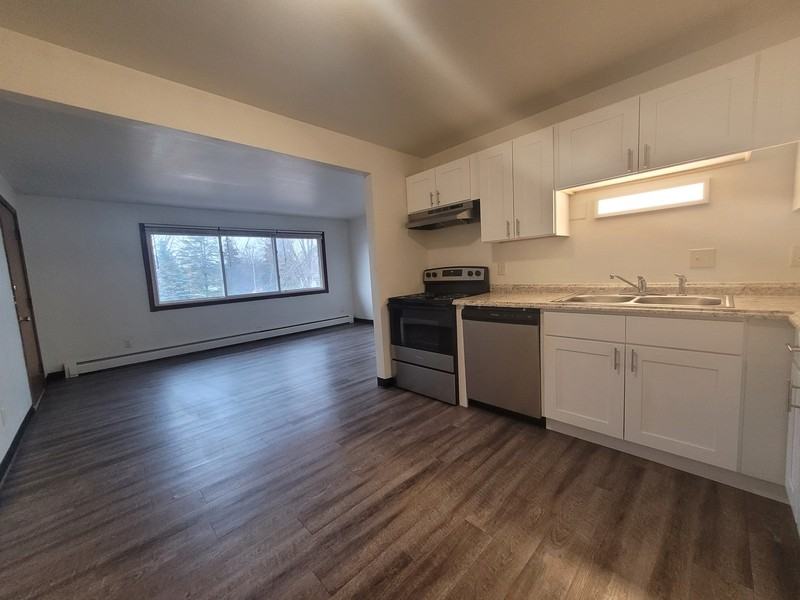 1303 Morris Ave - Photo 3 of 10