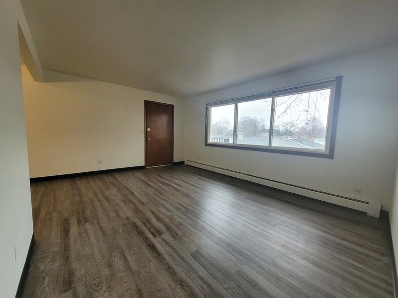 1303 Morris Ave - Photo 5 of 10