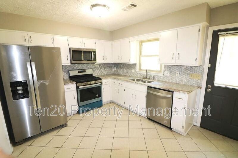 4827 Sequoia Dr - Photo 3 of 27