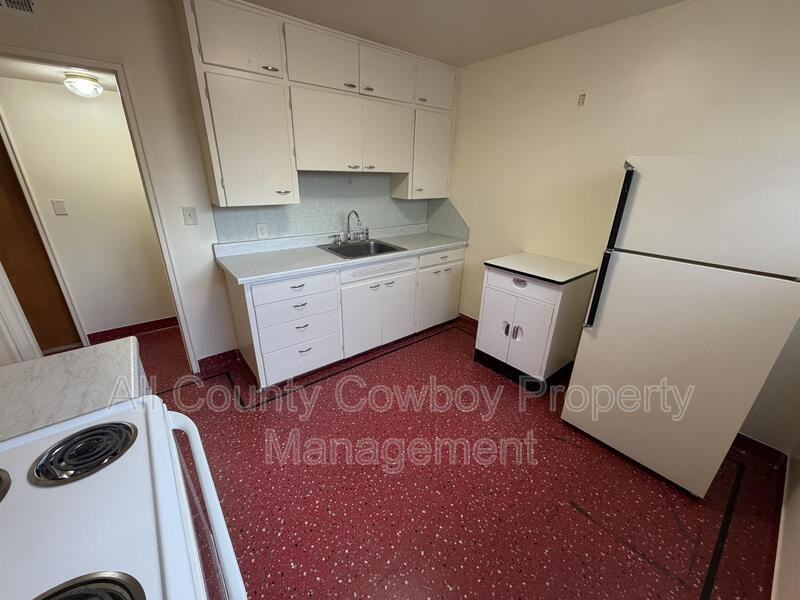 700 W 1st Ave #5 - Photo 2 of 10