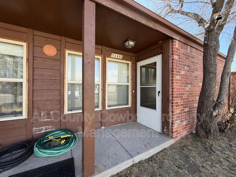 1145 W Leisher Rd - Photo 2 of 9