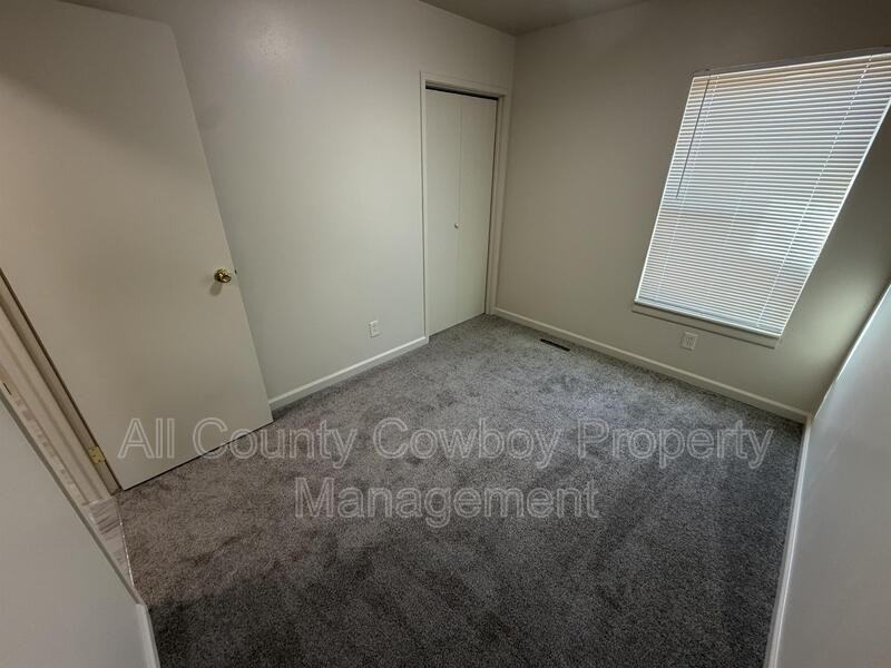 1145 W Leisher Rd - Photo 6 of 9