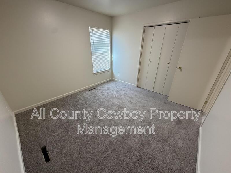 1145 W Leisher Rd - Photo 7 of 9