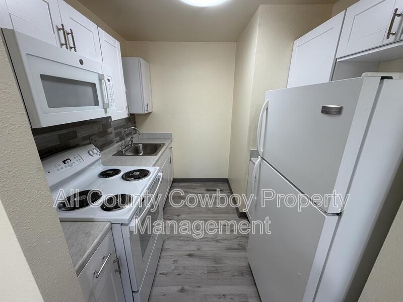 230 Norma Ct - Photo 3 of 10