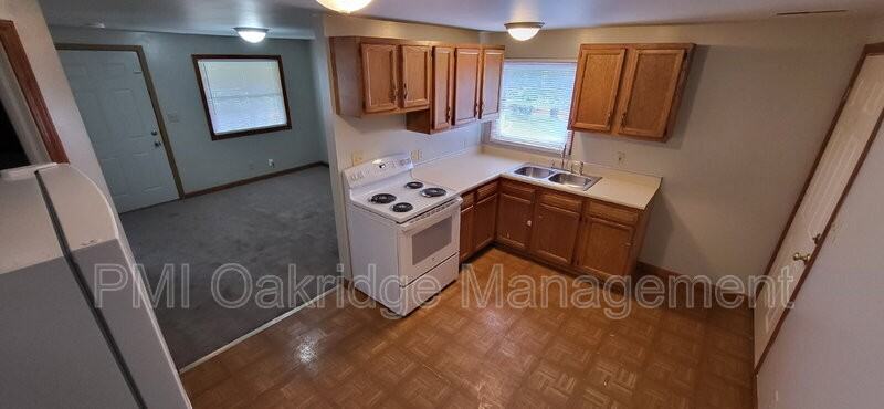 415 Ohio Ave #4 - Photo 3 of 6