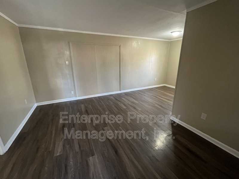 3147 Northgate St - Photo 3 of 9