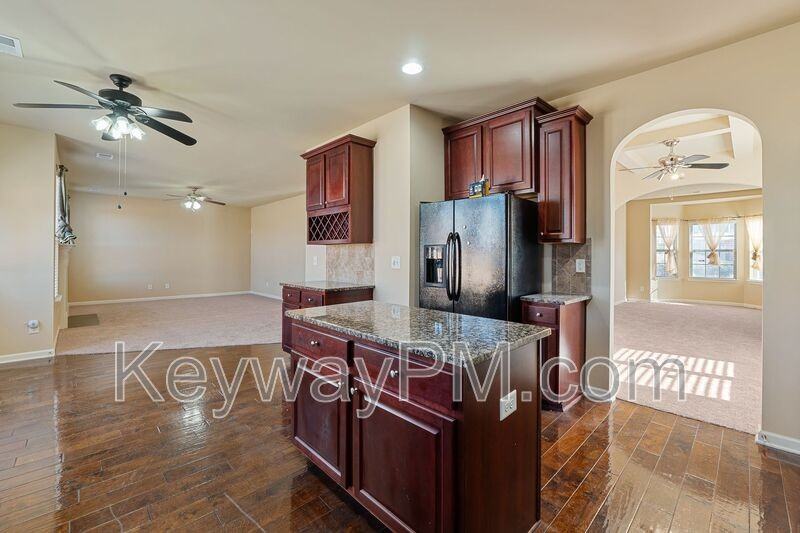 1413 Issac Way - Photo 4 of 30