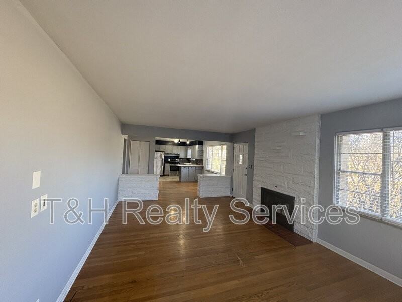 9627 E 10th St - Photo 3 of 16