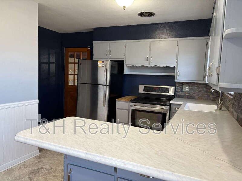 9627 E 10th St - Photo 6 of 16