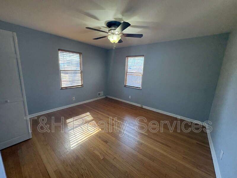 9627 E 10th St - Photo 7 of 16