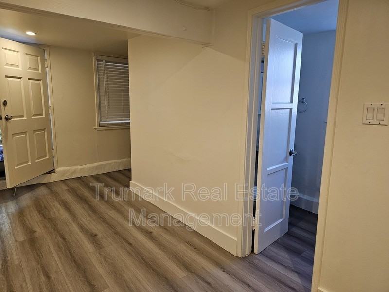 2405 Honolulu Ave #A - Photo 2 of 5