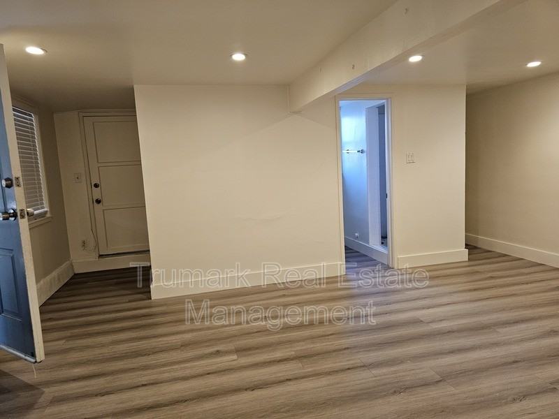 2405 Honolulu Ave #A - Photo 3 of 5