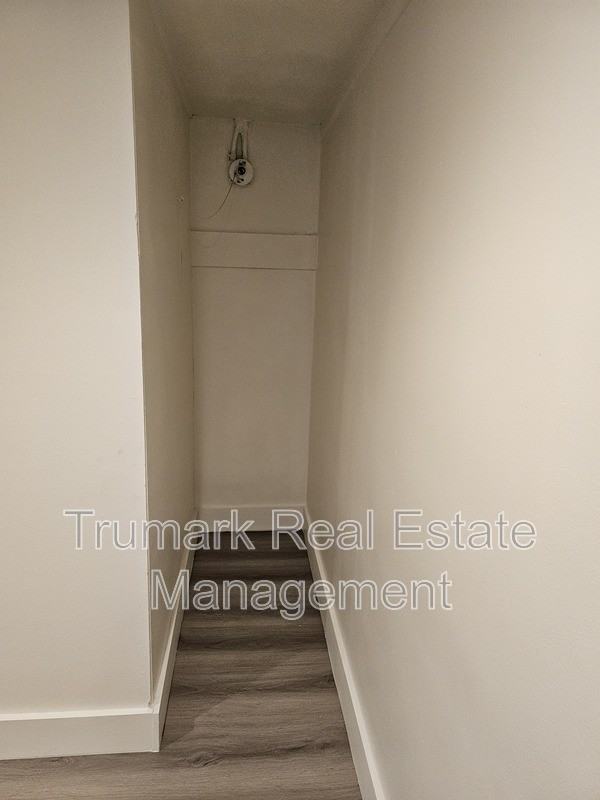 2405 Honolulu Ave #A - Photo 5 of 5