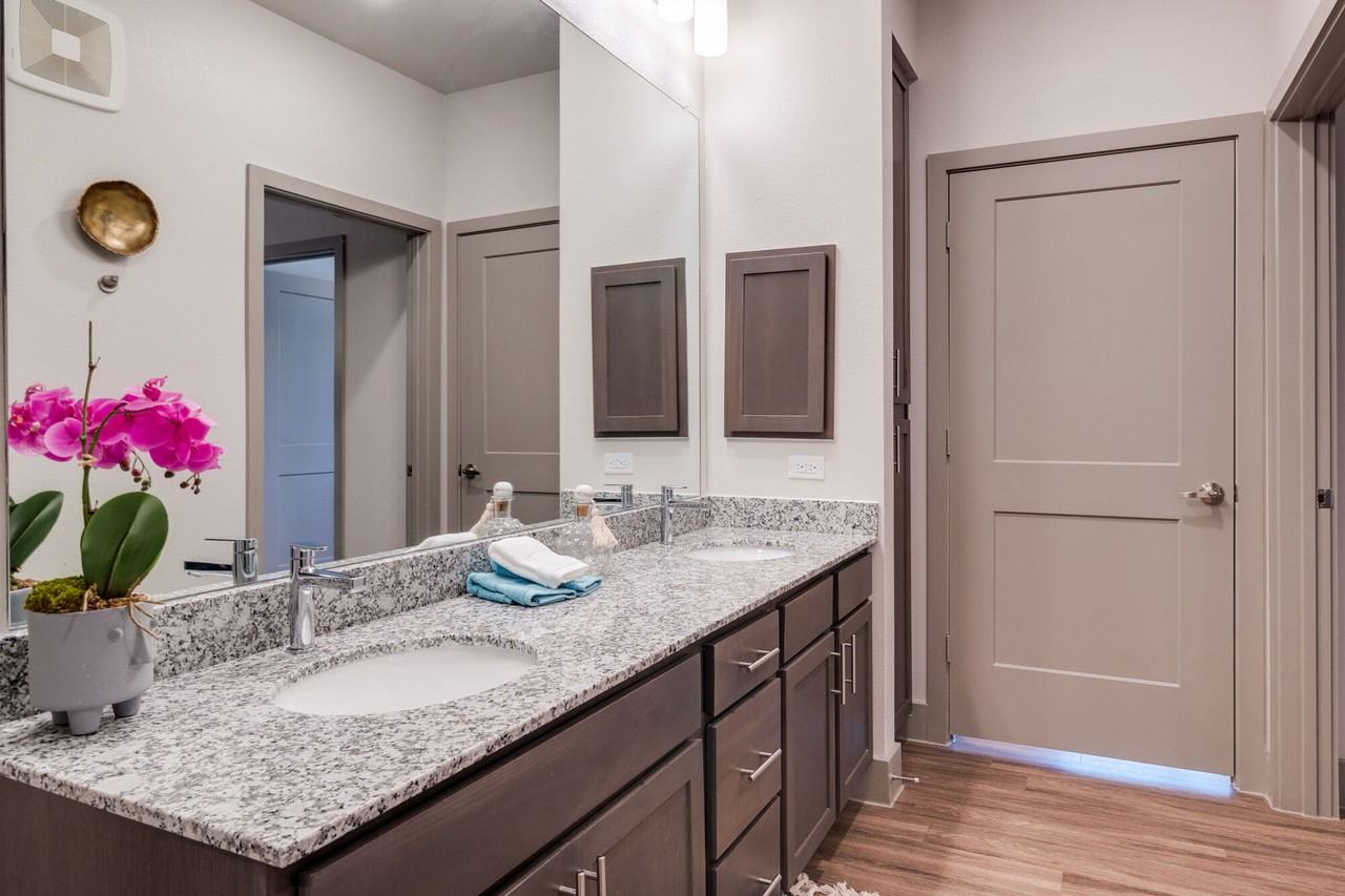 Palladium Simpson Stuart - Photo 7 of 47