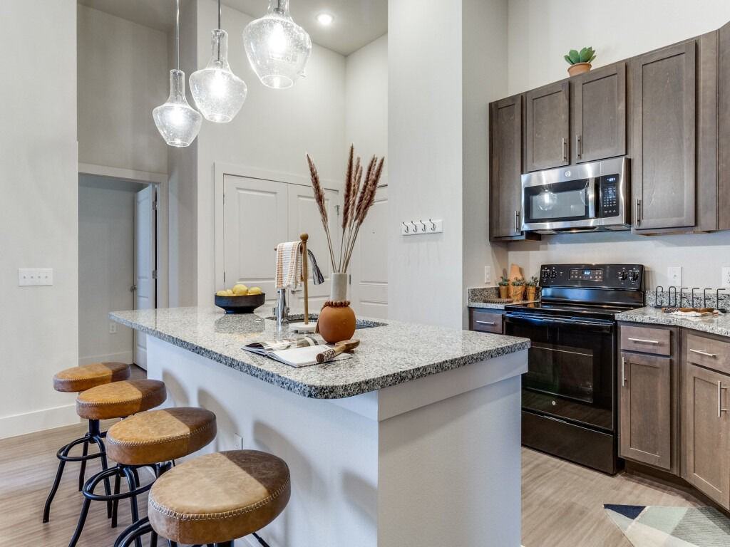 Palladium Carver Living - Photo 6 of 24