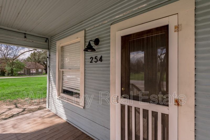 254 Railroad St - Photo 4 of 25