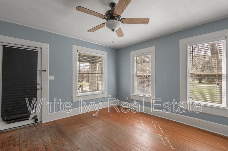 254 Railroad St - Photo 6 of 25