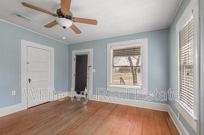 254 Railroad St - Photo 7 of 25