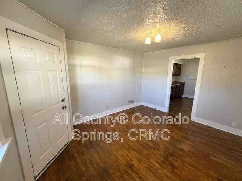 1431 W Kiowa St #2 - Photo 3 of 10