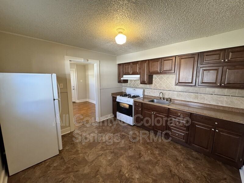 1431 W Kiowa St #2 - Photo 4 of 10