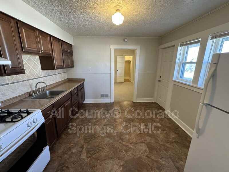 1431 W Kiowa St #2 - Photo 5 of 10