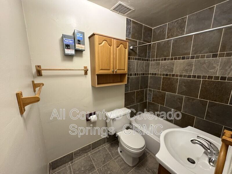 1431 W Kiowa St #2 - Photo 7 of 10