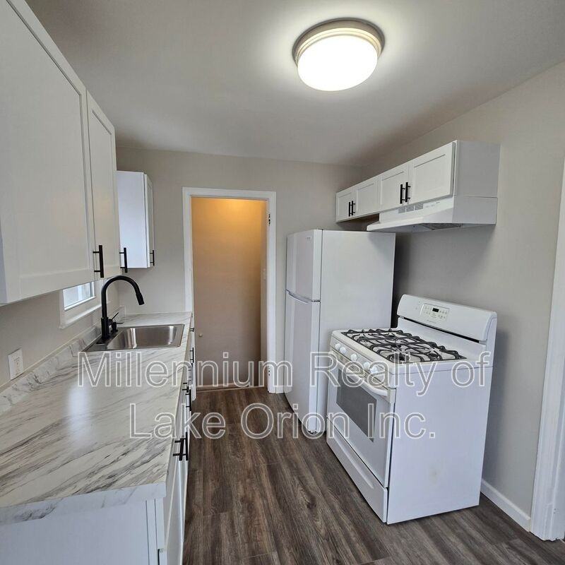 353 South Blvd W - Photo 3 of 18