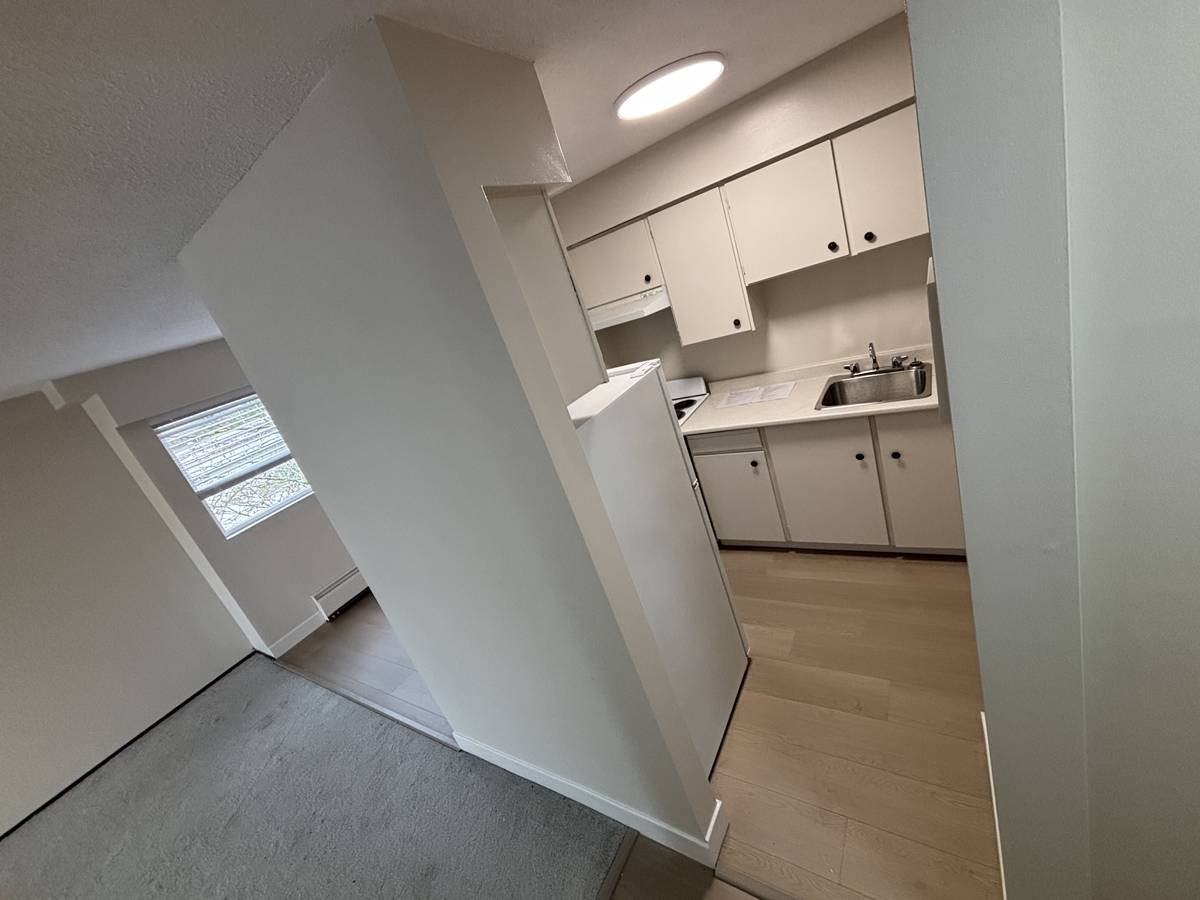 5545 15B Avenue #205 - Photo 4 of 12