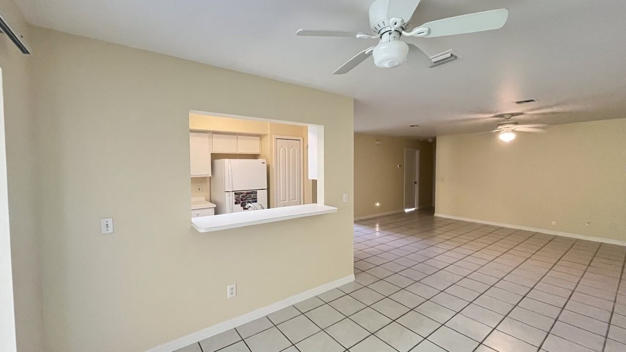 2227 Northeast 6th Street - Photo 5 of 32