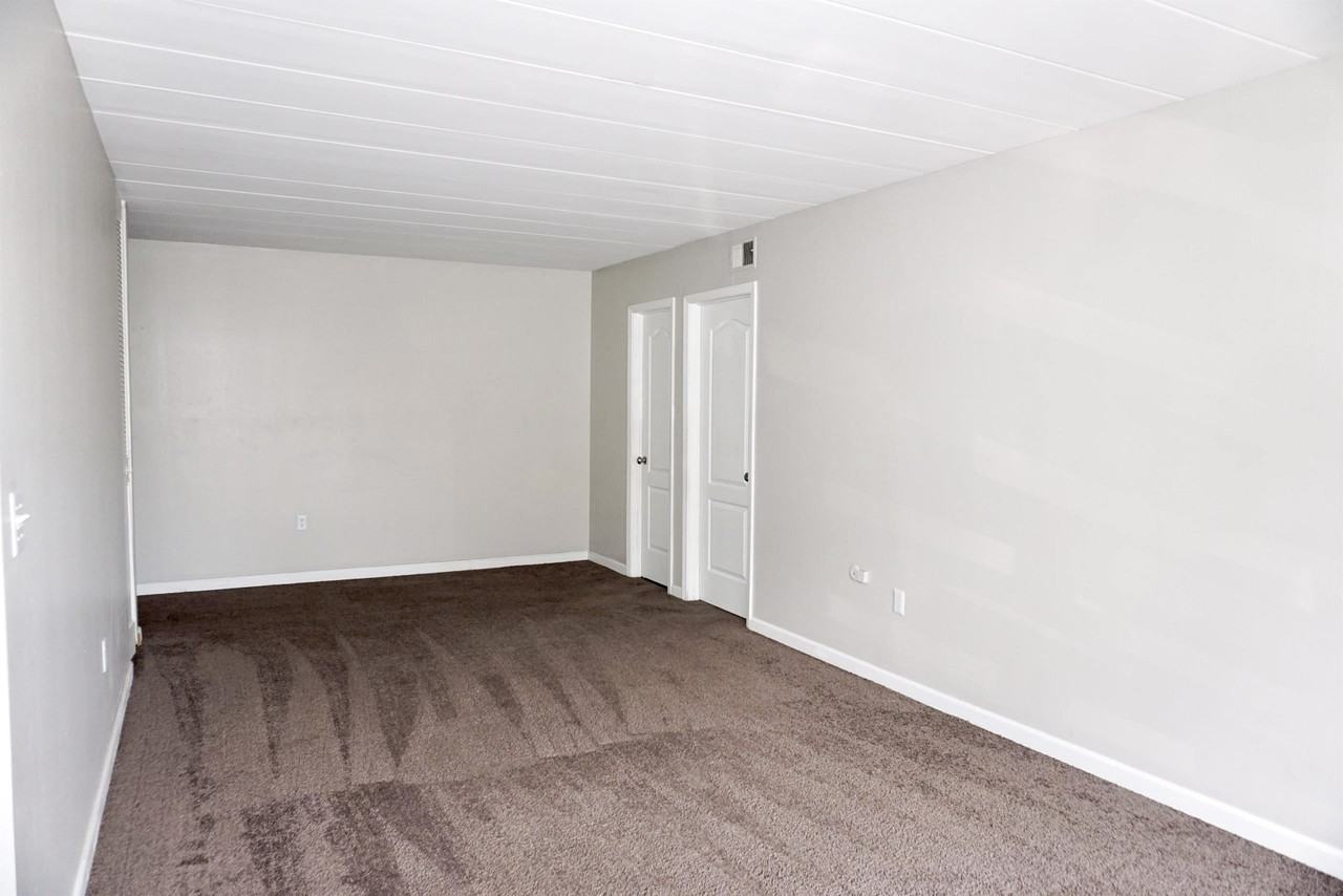 GREGORY APARTMENTS -- 102 - Photo 7 of 13