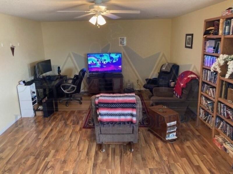 1205 Boswell Dr - Photo 3 of 10